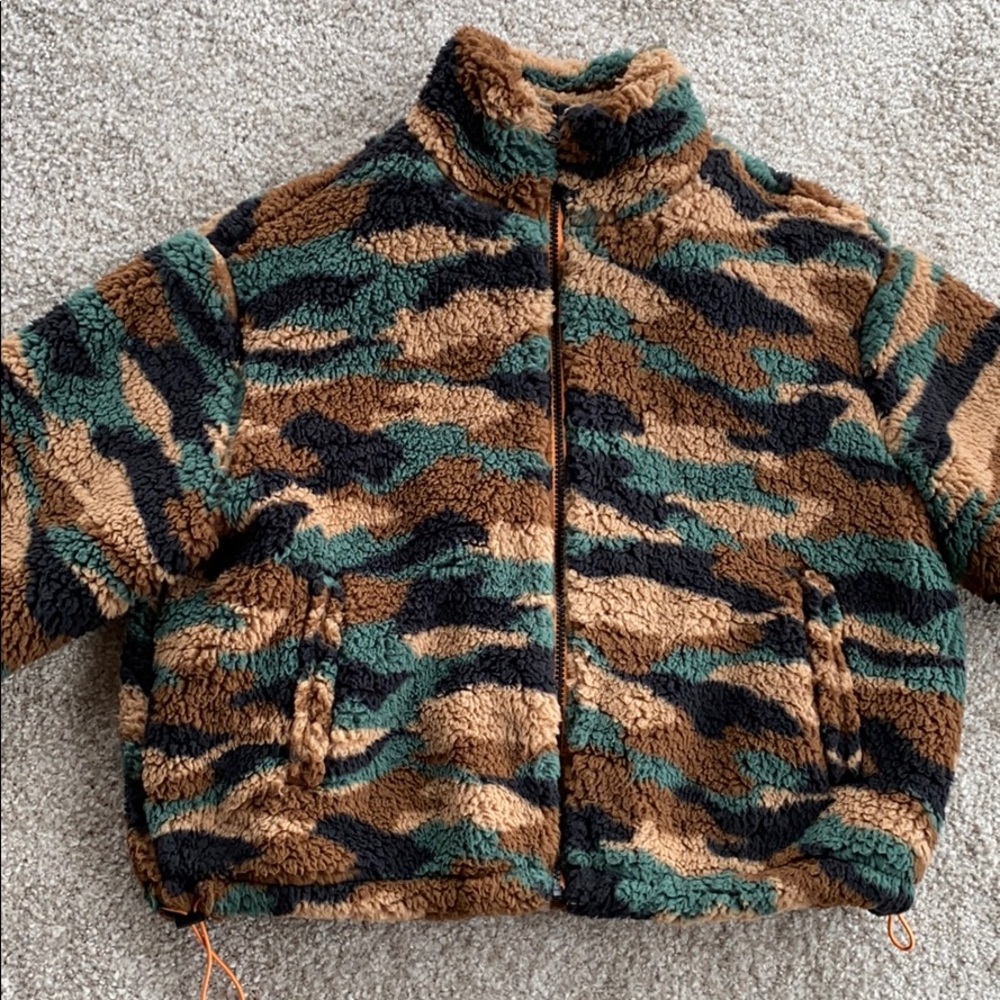 Fleece camouflage cropped bomber jacket